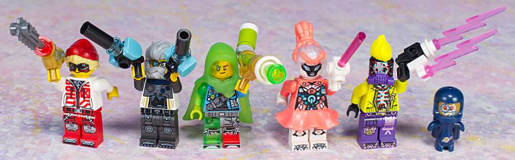minifigures with utensils