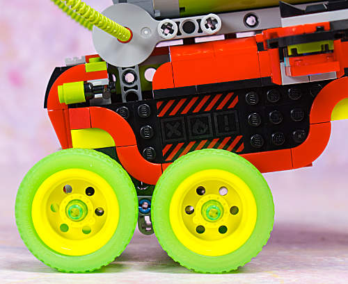 trailer wheels pivoted