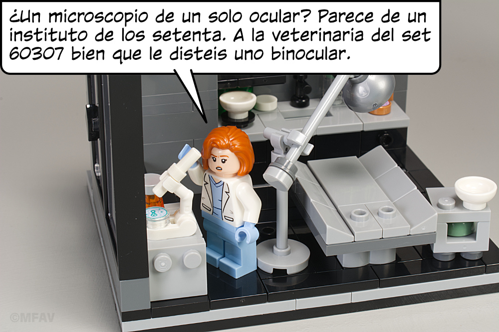 Scully: ¿Un microscopio de un solo ocular? Parece de un instituto de los setenta. A la veterinaria del set 60307 bien que le disteis uno binocular.