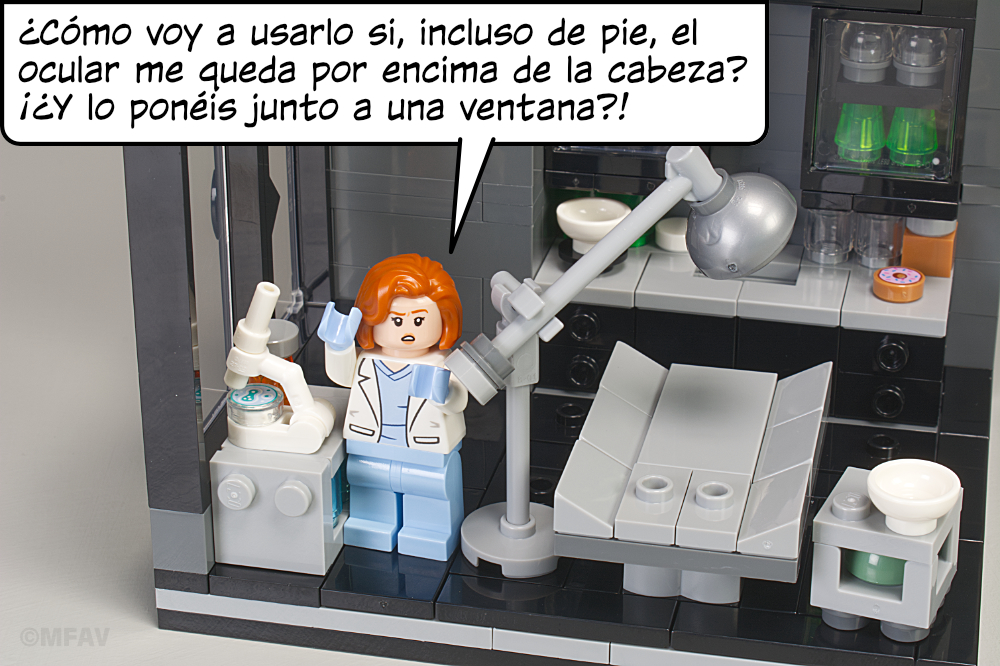 Scully: ¿Cómo voy a usarlo si, incluso de pie, el ocular me queda por encima de la cabeza? ¡¿Y lo ponéis junto a una ventana?!