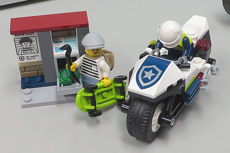 crook minifigure