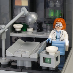 thumbnail for LEGO<sup>®</sup> Set 40896 Scully’s Lab
